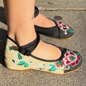 Asian embroidered wedge shoes